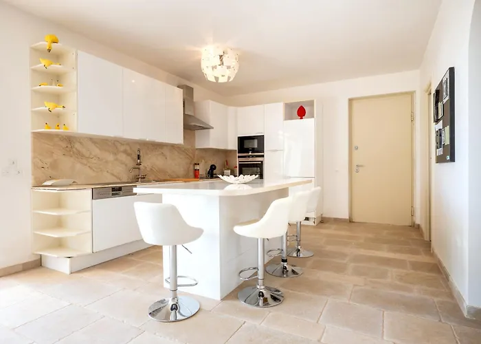 فيلة Cavaliere *