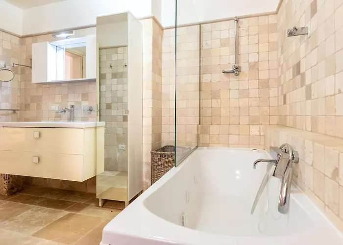 فيلة Cavaliere *