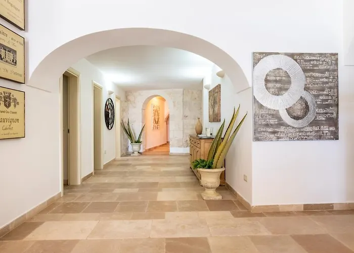 فيلة Cavaliere مارتينا فرانكا